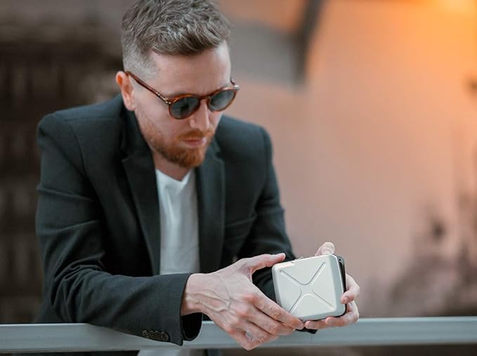 ÖGON -DESIGNS- Aluminum code wallet, lockable with a 3 digit code, RFID protection against fraud and demagnetization, secured card holder