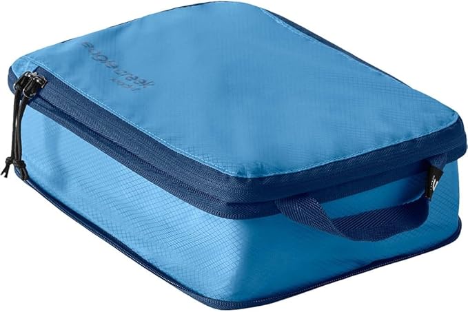 Eagle Creek Pack-It Isolate Compression Cube - Lightweight Compression Cube for Optimizing Luggage Space - Easy-Grab Zipper - Convenient Top Handle - Recycled Materials - Small - Storm Grey