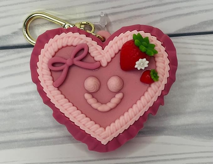 Bath and Body Works Strawberry Sweatheart Valentine Cake Pocketbac Hand Sanitzer Holder