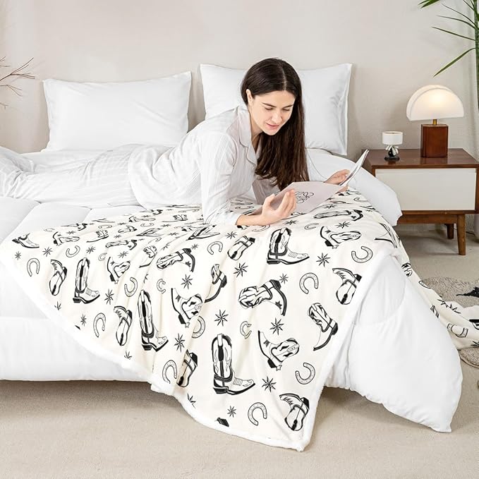 Western Cowboy Kids Throw Blanket,Horseshoe Cowboy Boots Vintage Bed Blanket for Girls Boys Adults,Western Texas Star Tribal Fleece Blanket,Simple Chic Fuzzy Blanket,Throw Size (50 x 60 Inches)