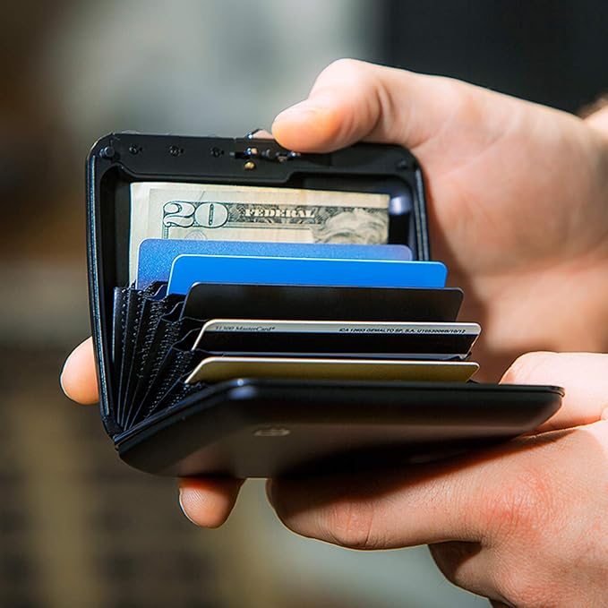 ÖGON -DESIGNS- Aluminum code wallet, lockable with a 3 digit code, RFID protection against fraud and demagnetization, secured card holder