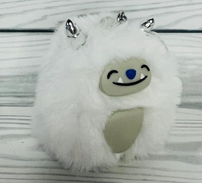 Bath and Body Works White Yeti Pom Pocketbac Hand Sanitzer Holder