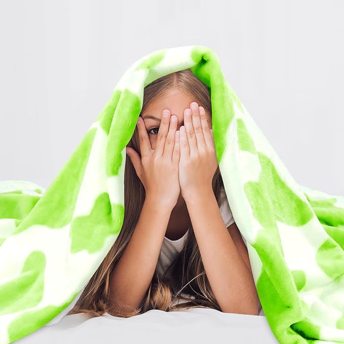 SEEGU Lime Green Throw Blanket for Couch, Lightweight Cozy Fuzzy Fleece Blanket for All Seasons, Home Room Decor, Green Gifts for Women Teens Girls Boys 50x60 Inches