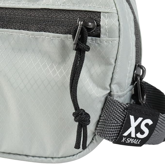 Eagle Creek Pack-It Isolate Quick Trip - Compact Travel Toiletry Bag for Optimizing Luggage Space - Lightweight - Water-Resistant - Easy-Grab Zipper - Sustainable Materials - X-Small - Storm Grey