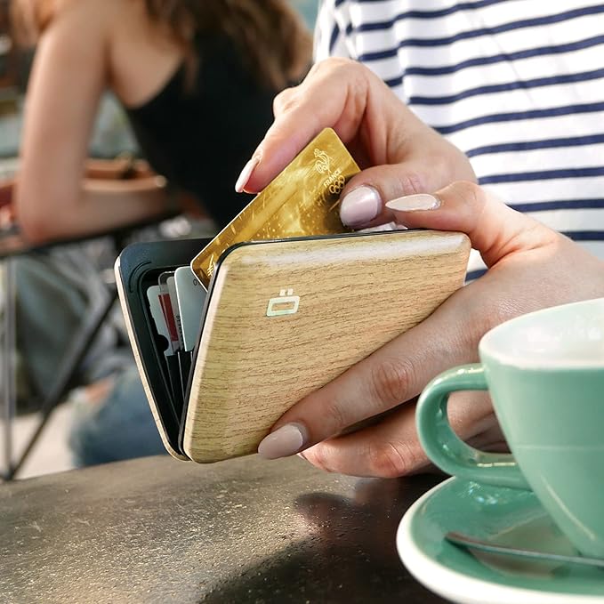 ÖGON -DESIGNS- Aluminum card holder with metal lock, RFID protection against fraud and demagnetization, compact wallet, Smart Case OSLO model