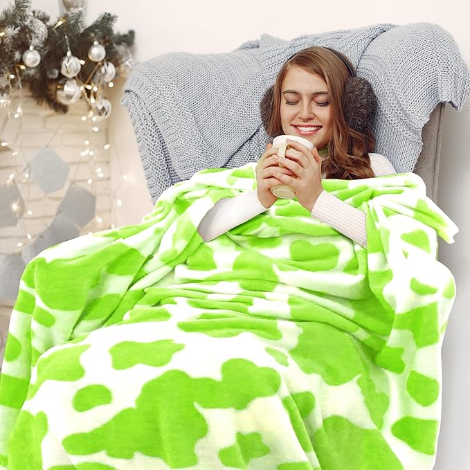 SEEGU Lime Green Throw Blanket for Couch, Lightweight Cozy Fuzzy Fleece Blanket for All Seasons, Home Room Decor, Green Gifts for Women Teens Girls Boys 50x60 Inches