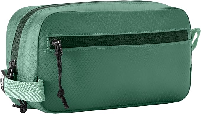 Eagle Creek Pack-It Isolate Quick Trip - Compact Travel Toiletry Bag for Optimizing Luggage Space - Lightweight - Water-Resistant - Easy-Grab Zipper - Sustainable Materials - X-Small - Willow Green